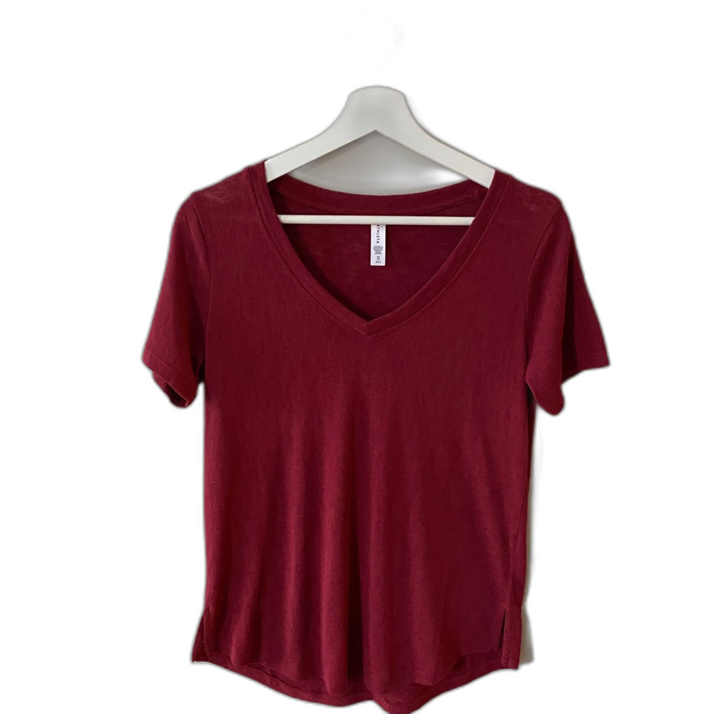 Athleta Breezy Scoop V-Neck Red Tee Women's XS Athleisure Activewear Performance